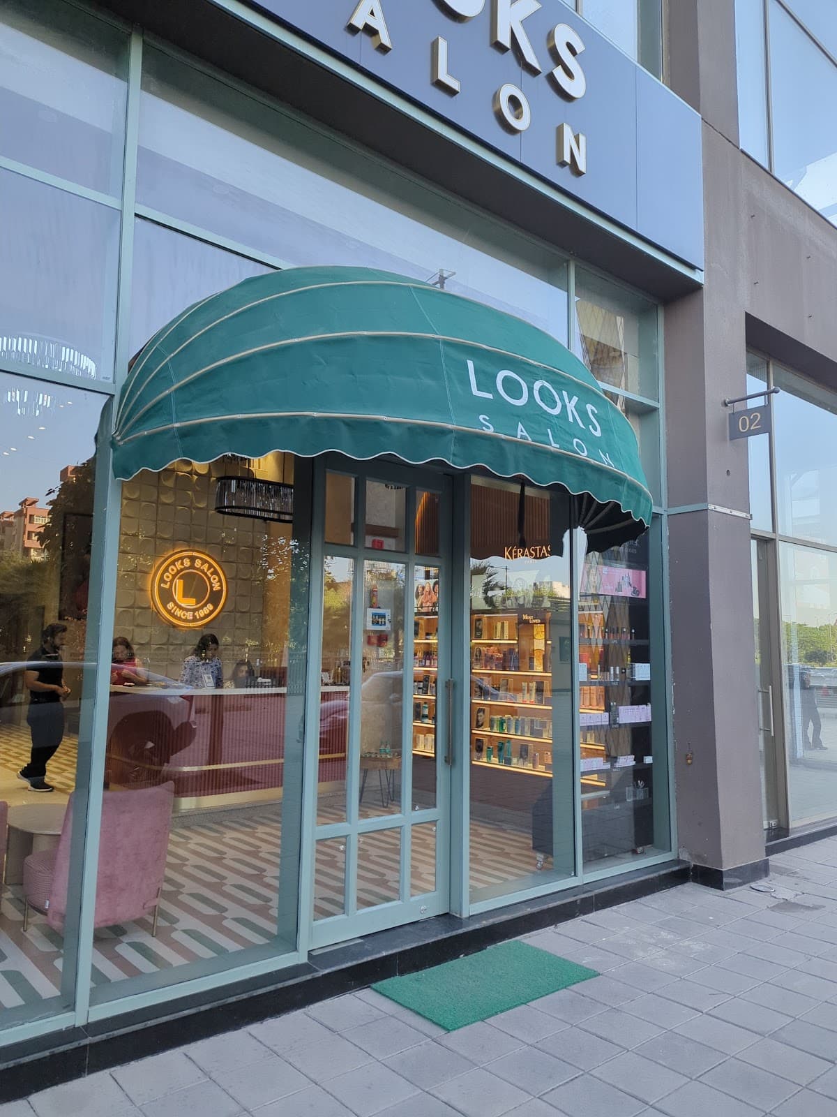 Looks salon, Peacock Commercial Unit no 2L