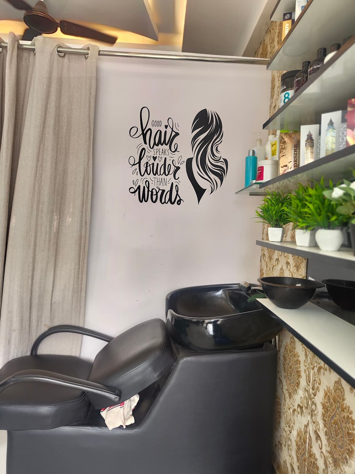 Modern Unisex saloon
