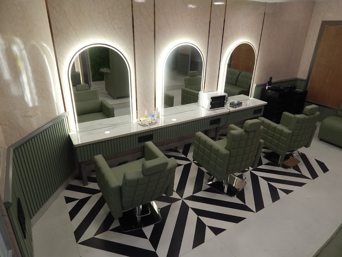 Green Trends Unisex Hair & Style Salon - Thubarahalli