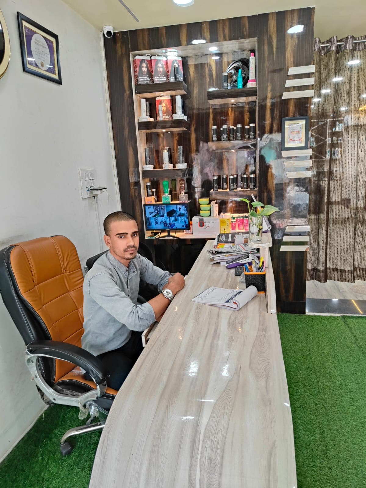 City makeover unisex professional family Salon