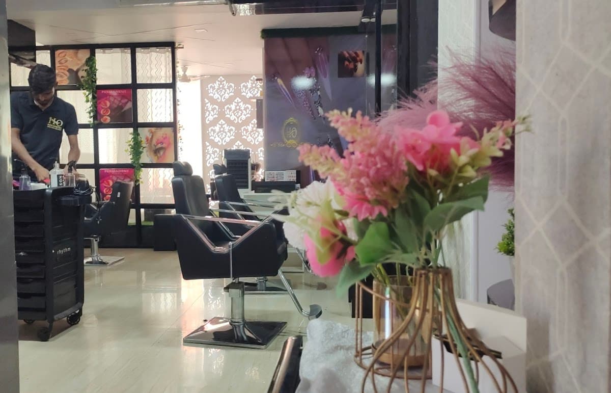 Horizontal Unisex Salon, Skin & Hair Studio