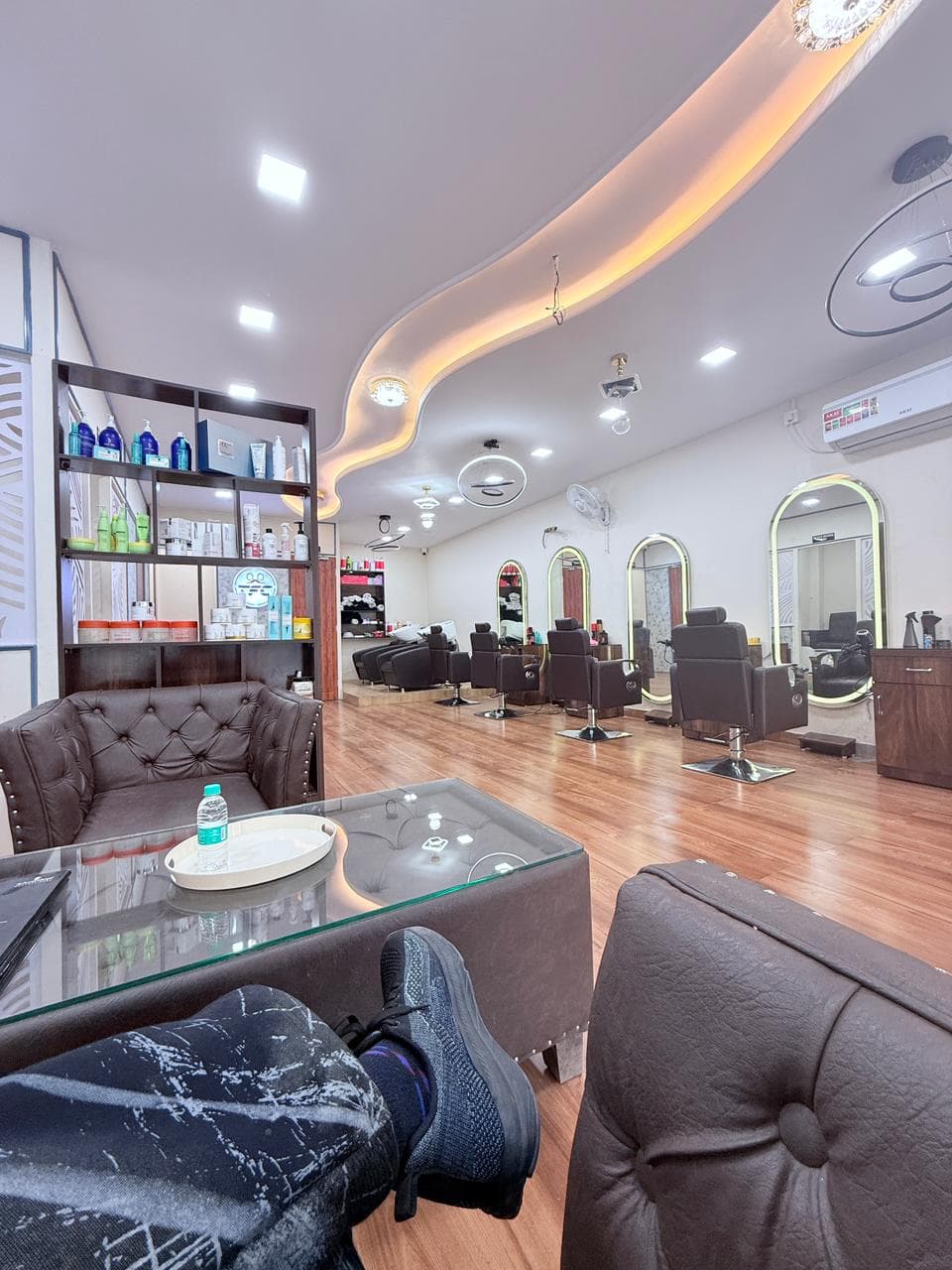 Black Scissors Unisex Salon