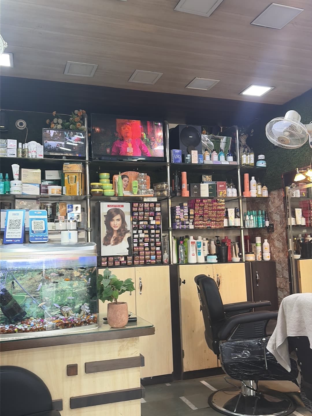 Max Salon Taj