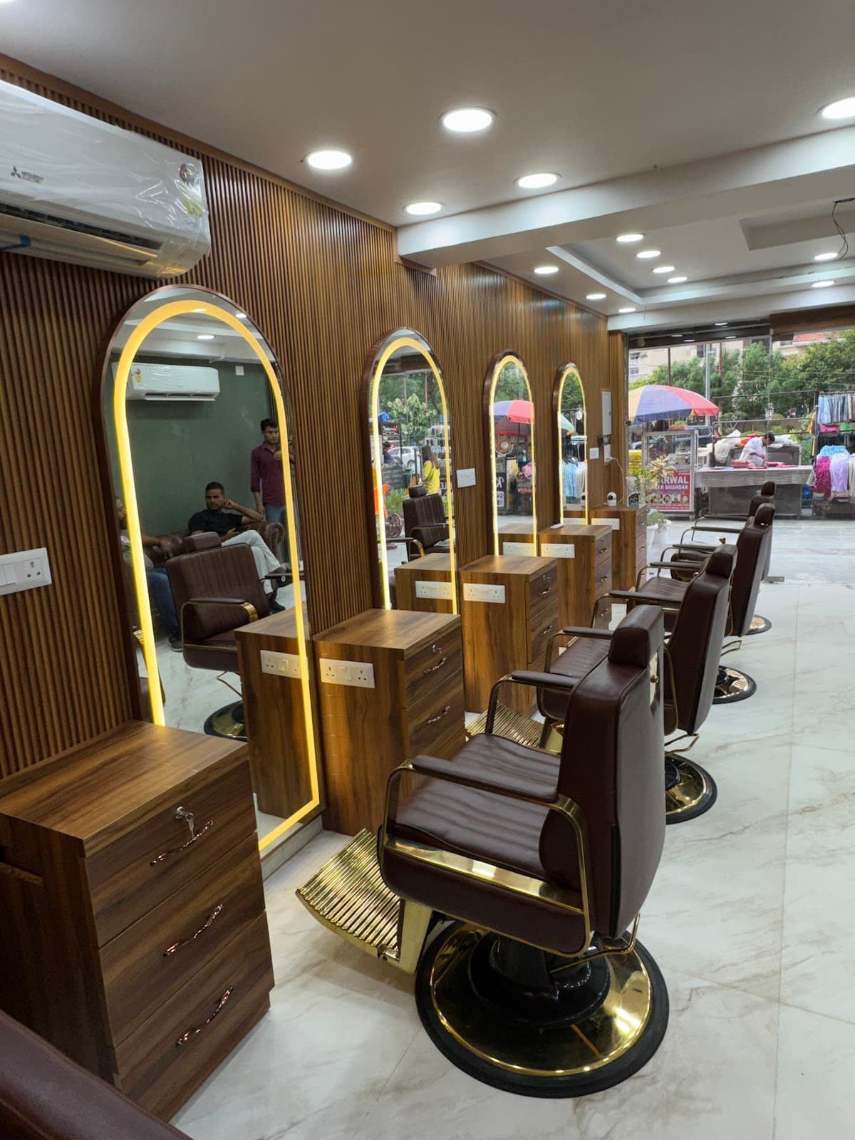 Iconic looks salon