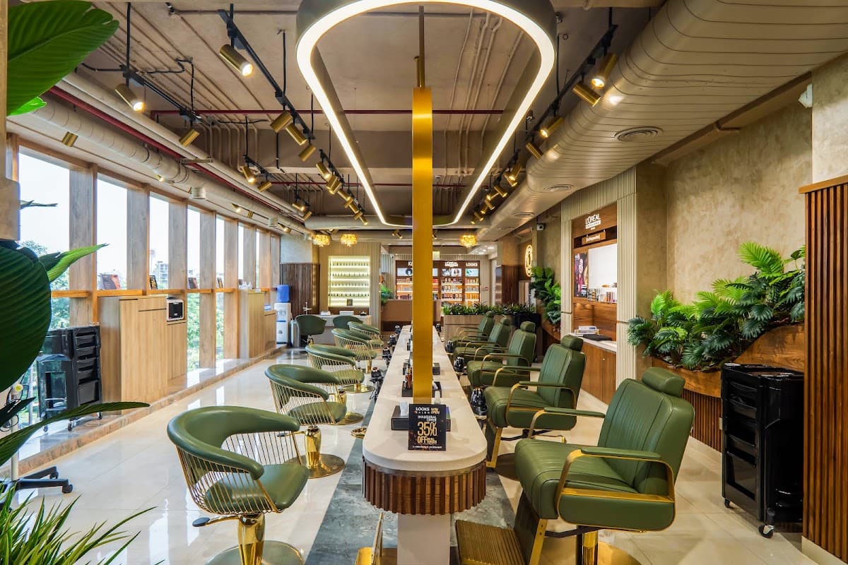 Looks Salon, R Cube Noida
