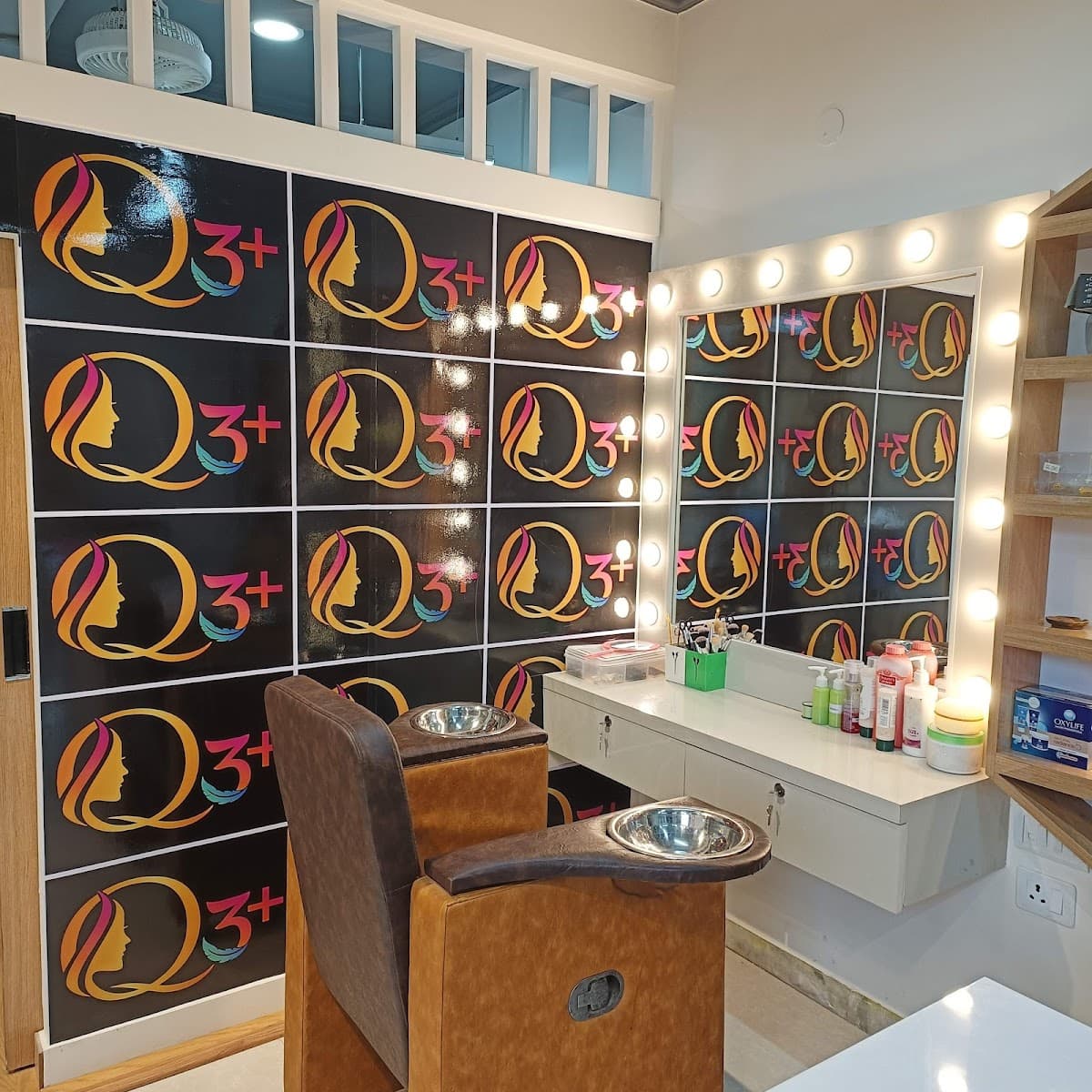 Q3 Salon