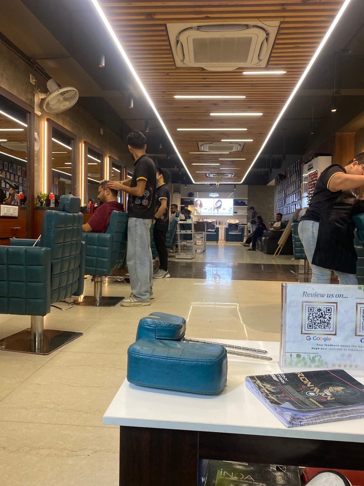 PROFILE The Chain Of Salons- Hrbr Layout