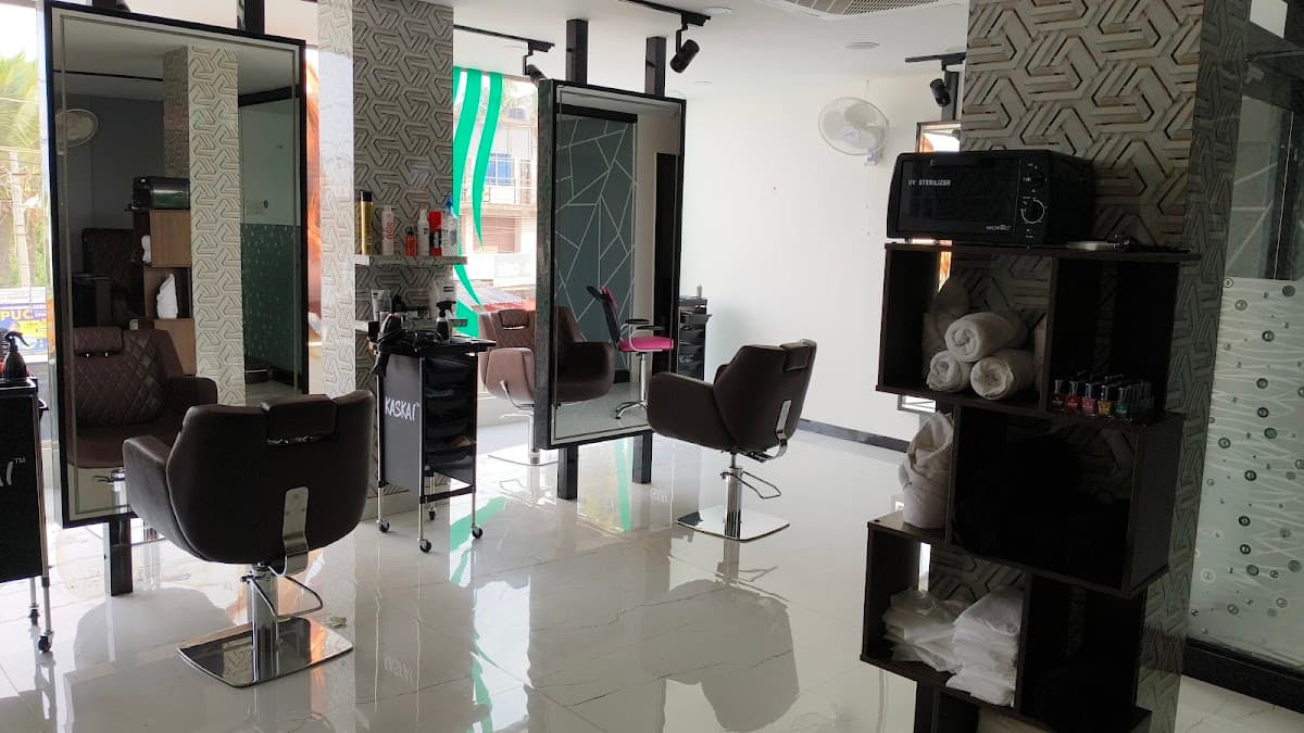 ARTS AND CUTS FAMILY SALON