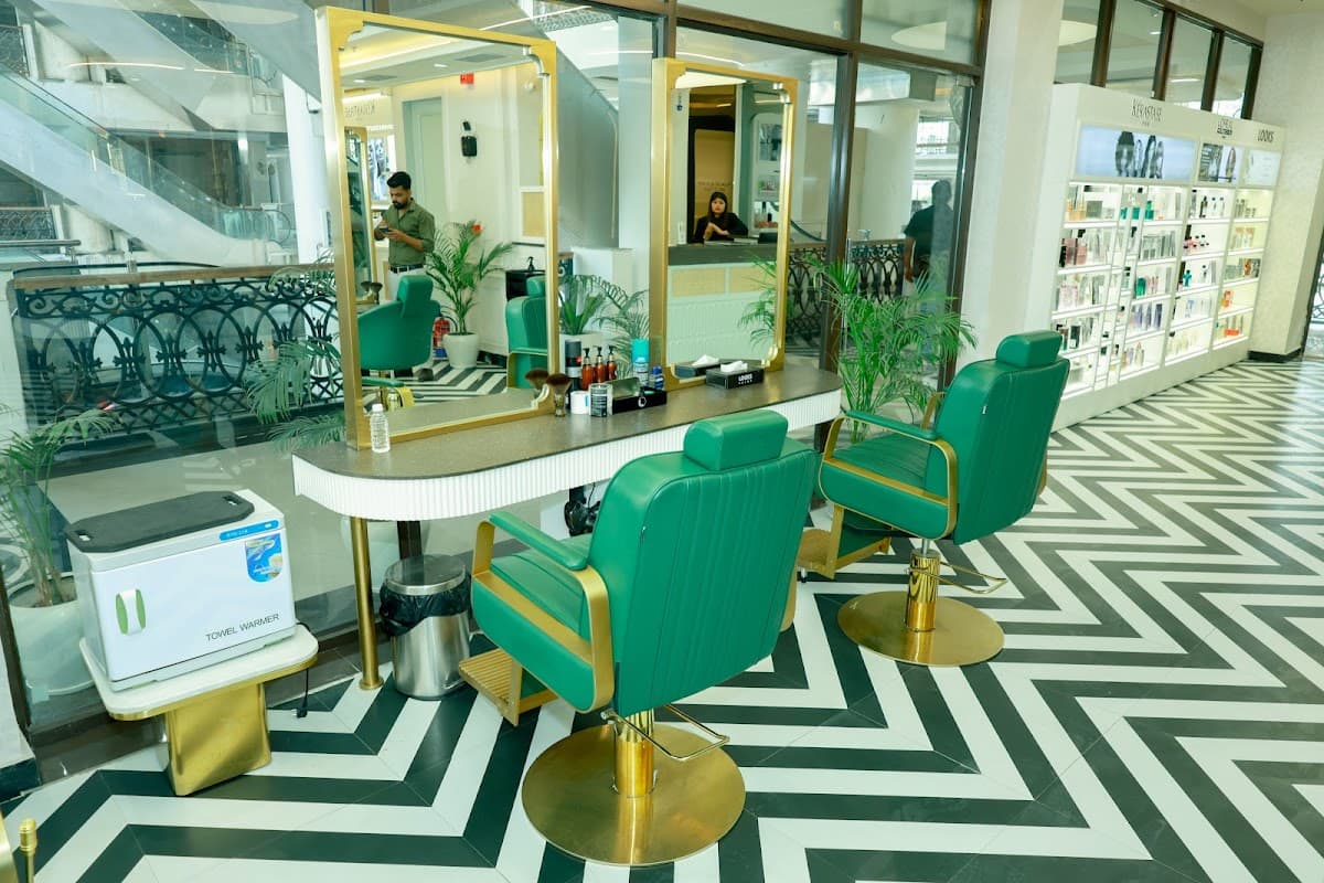 Looks Salon, PKS Town Central Mall, Greater Noida
