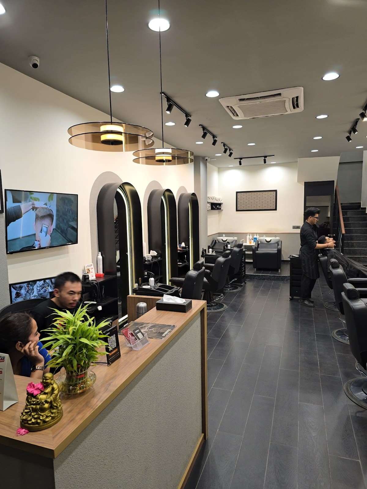 Barberos- Koramangala - Men’s Salon & Spa