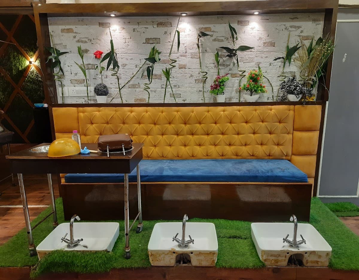 M Star Unisex Salon