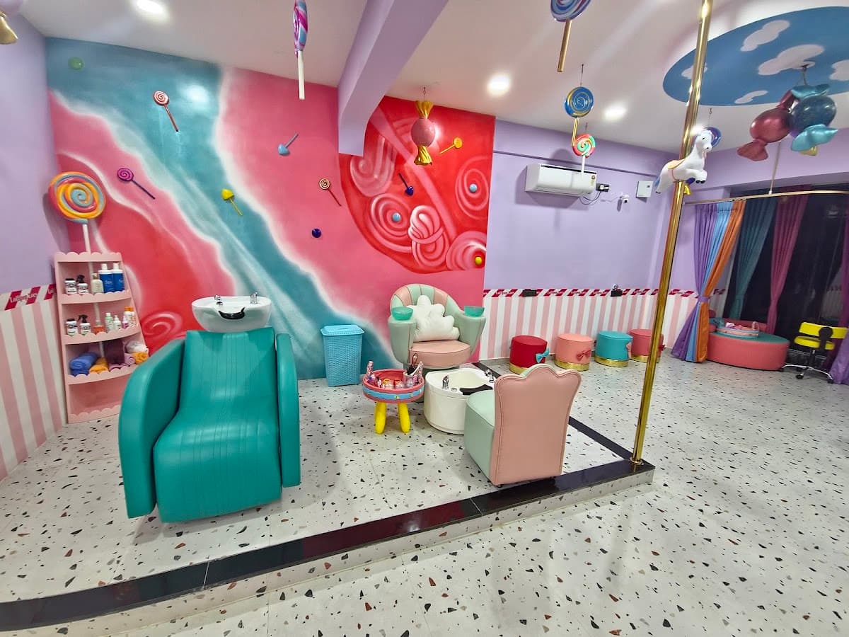Lollipop Locs Premium Salon and Spa for kids and Tweens