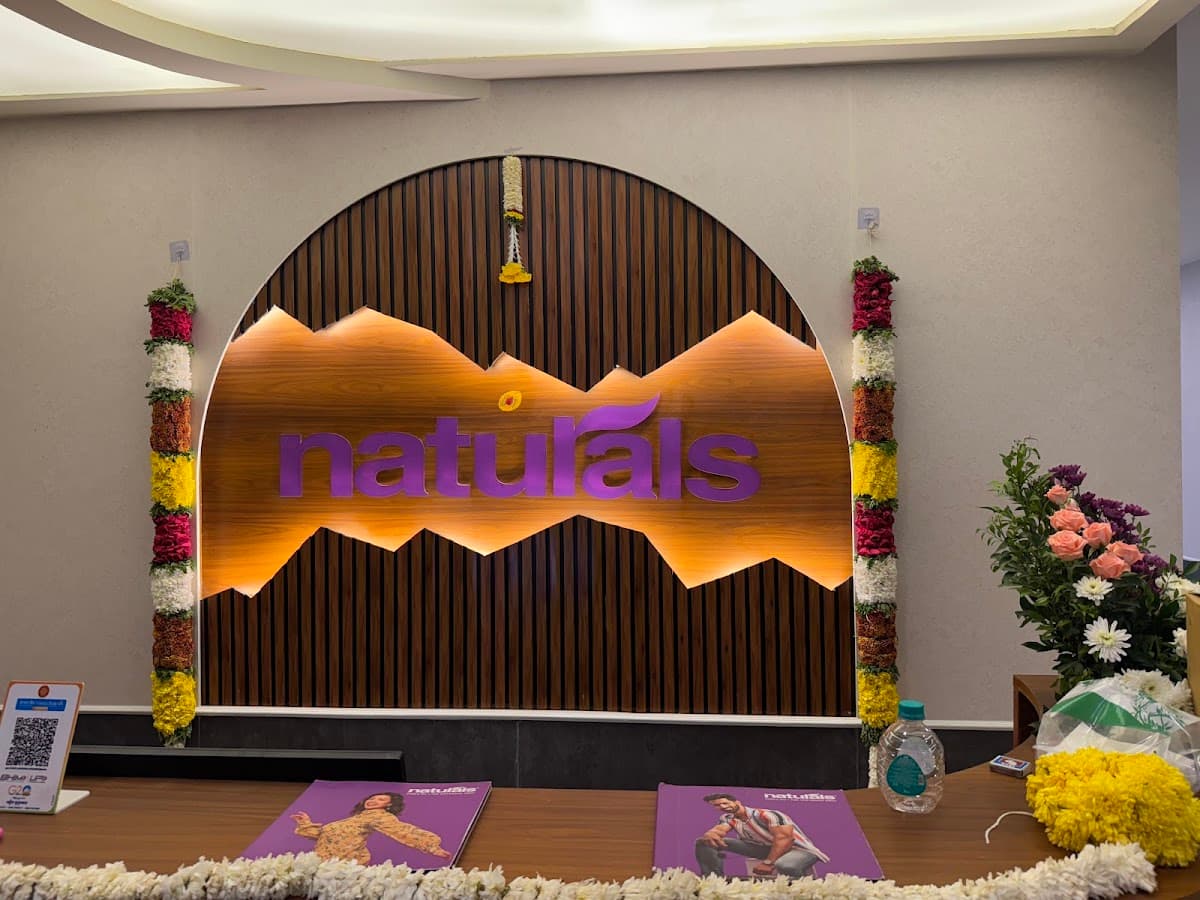 Naturals Salon