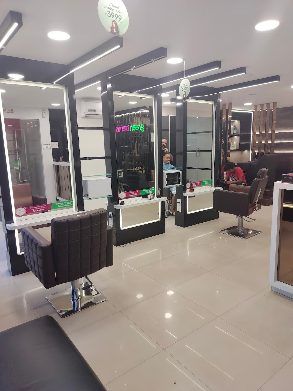 Green Trends Unisex Hair & Style Salon - Mathikere