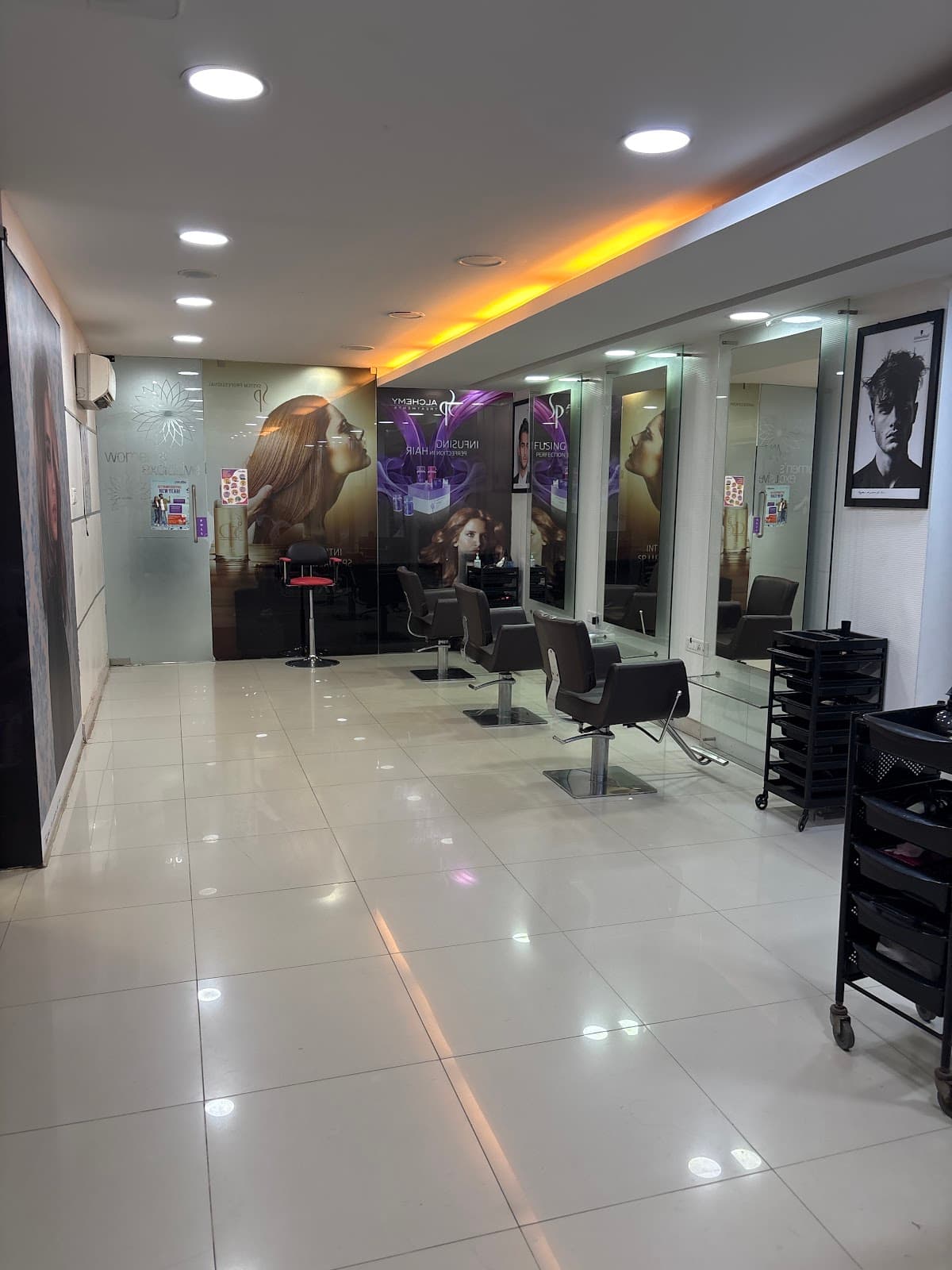Naturals Salon