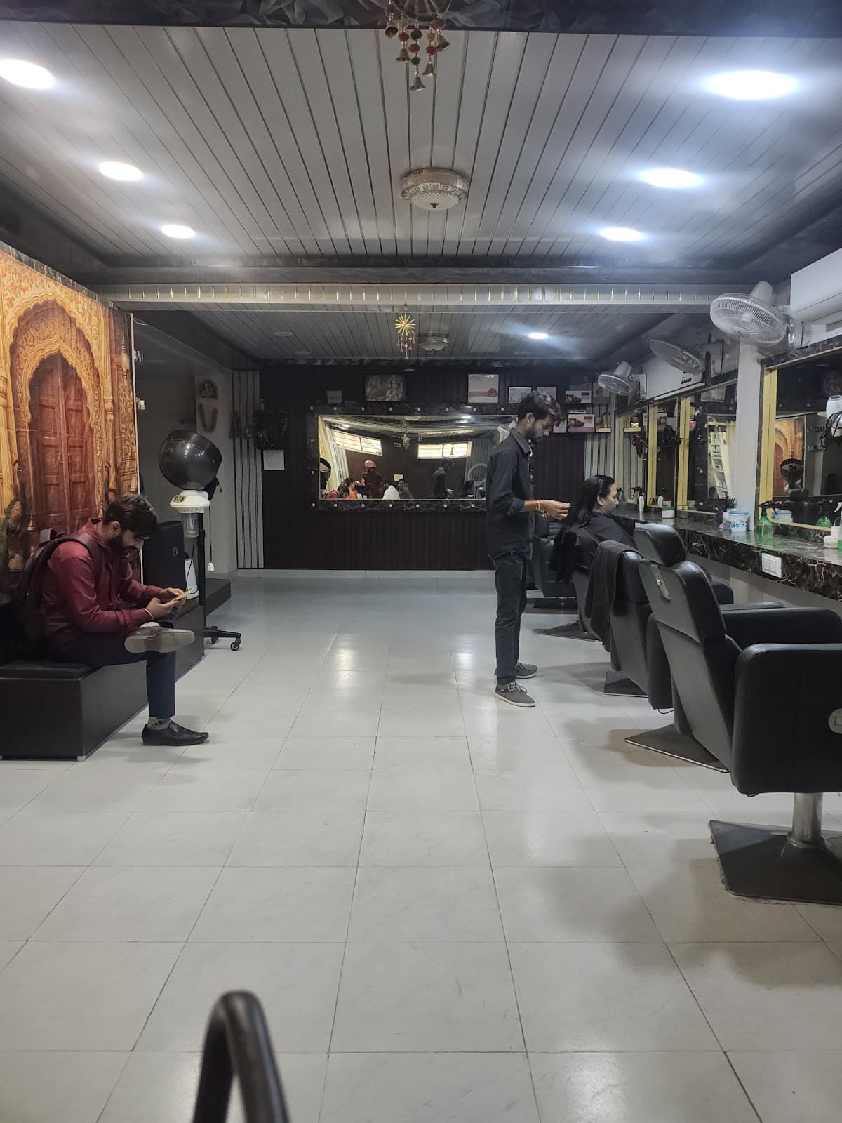 A S Lounge Unisex Salon