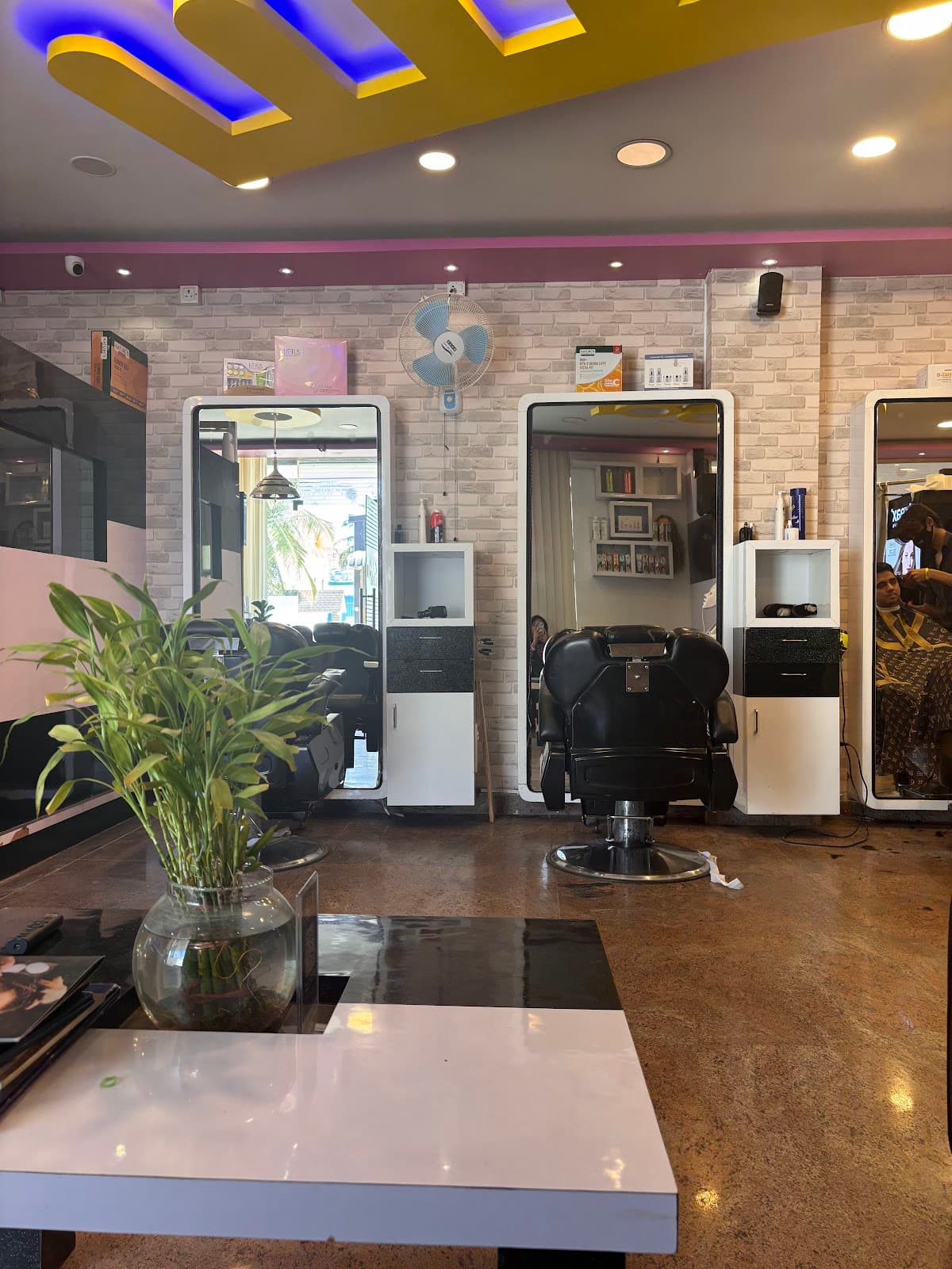 STYLISH UNISEX SALON