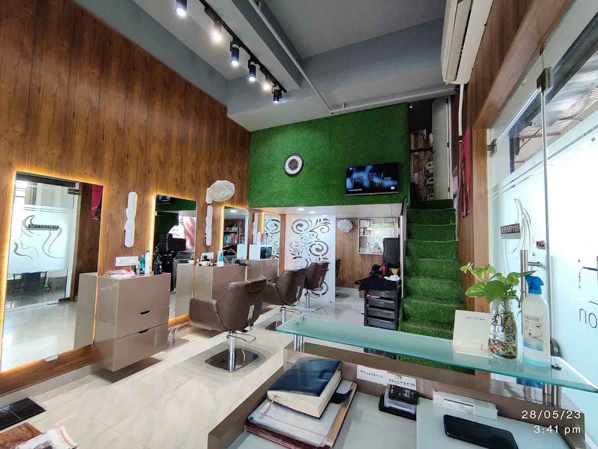 The Mirror Beauty Salon