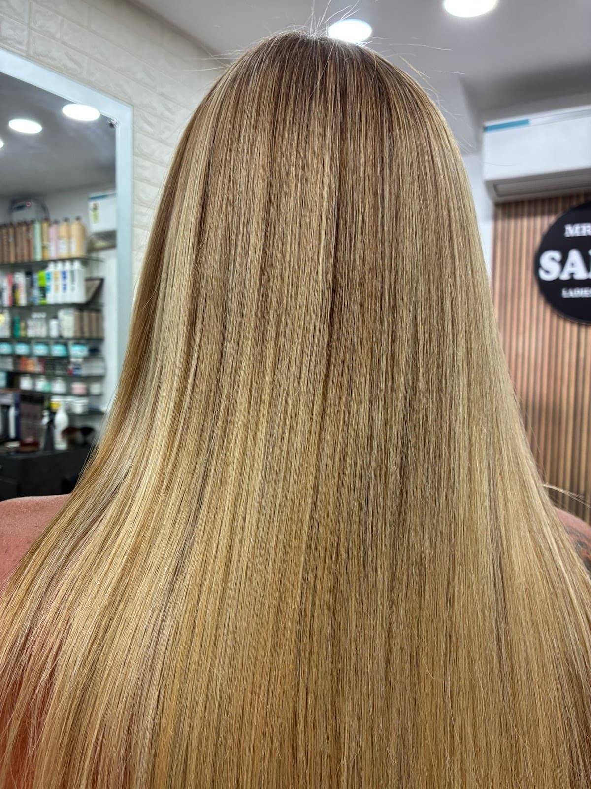 MR. NICE SALON LADIES & GENTS