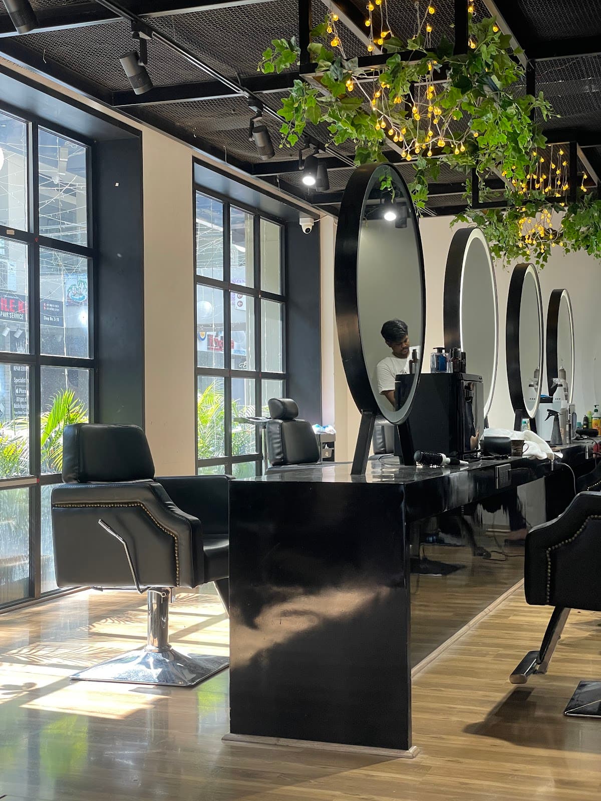 Nirav Hairstorm Unisex Salon