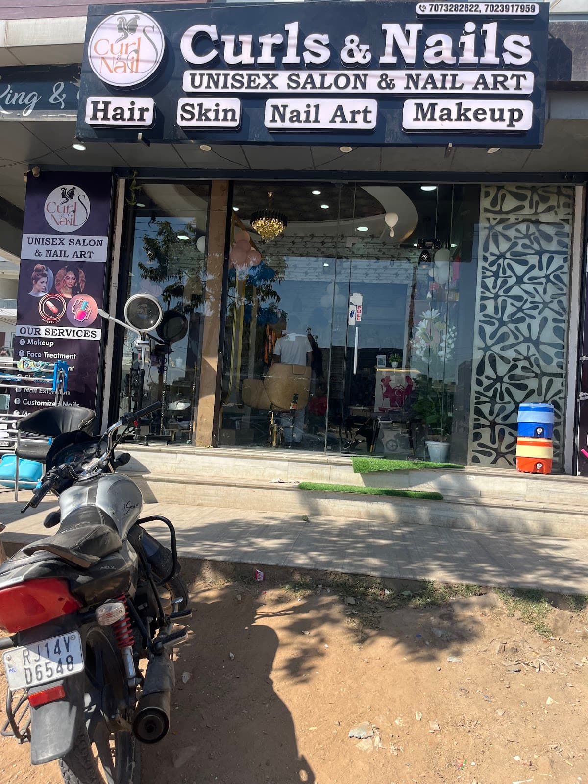 Curls & Nails - Unisex Salon