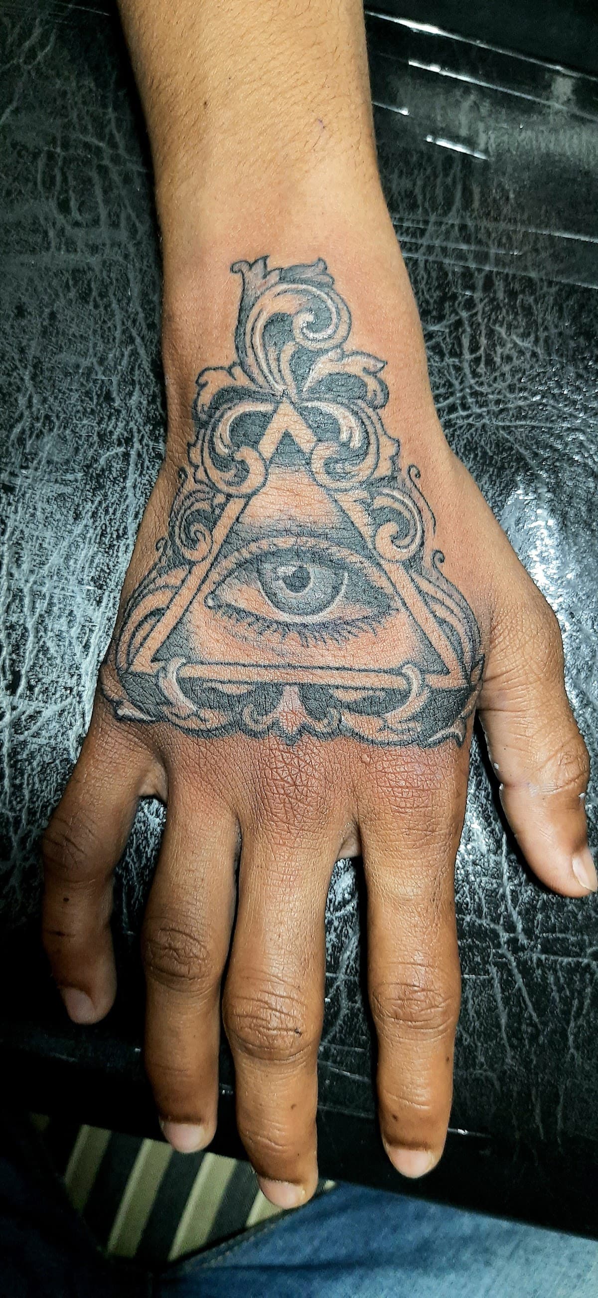 INKINSKIN TATTOO STUDIO