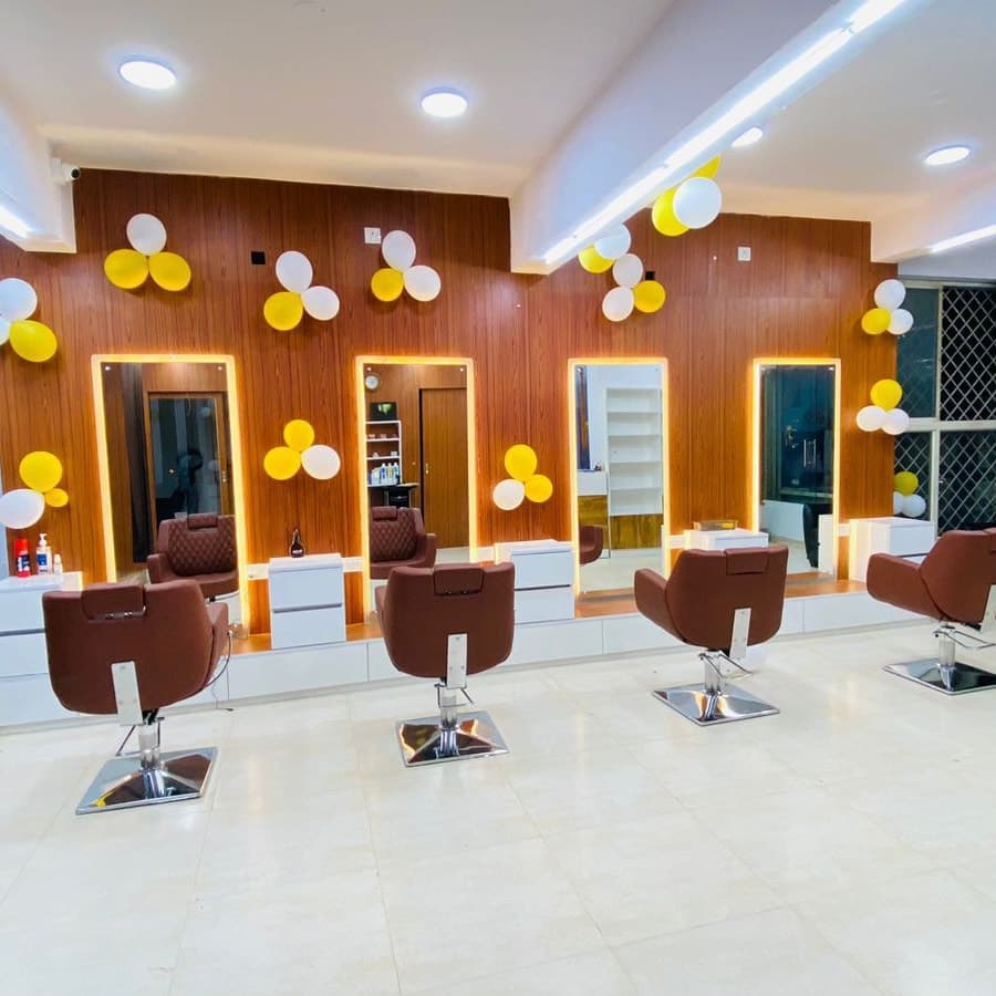 BLUSHUP UNISEX SALON