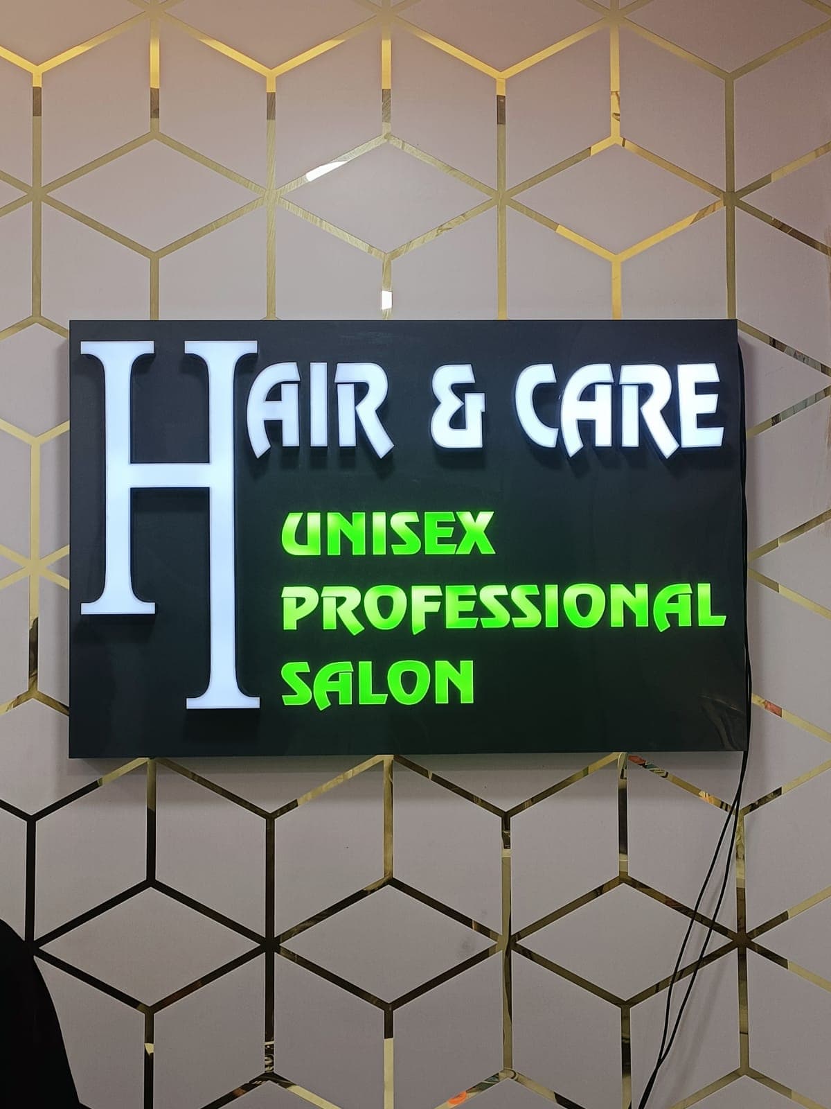 Hair & Care Unisex Professional Salon