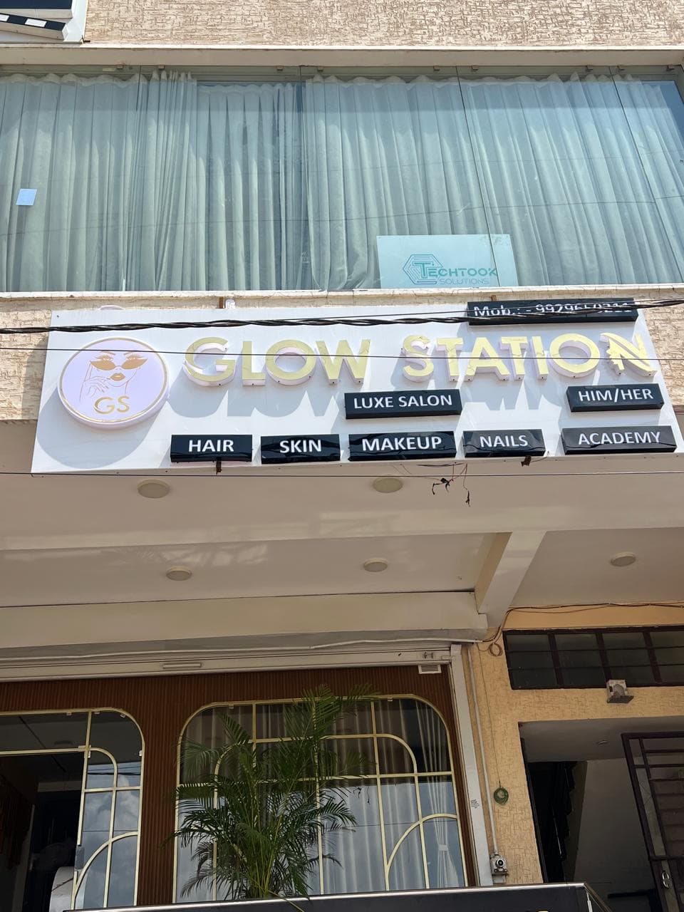 Glow station luxe salon