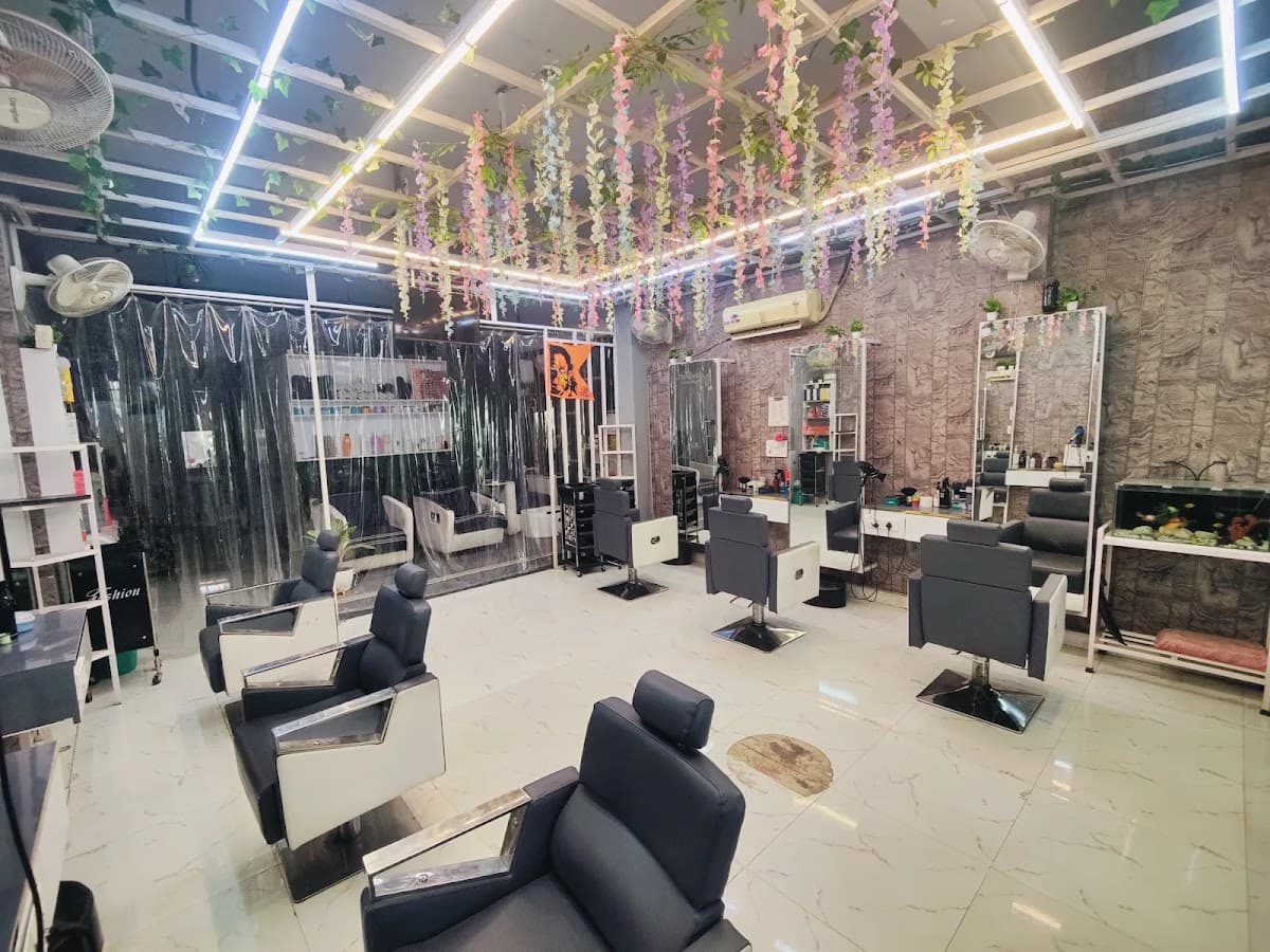 KRISHNA'S HAIR STUDIO