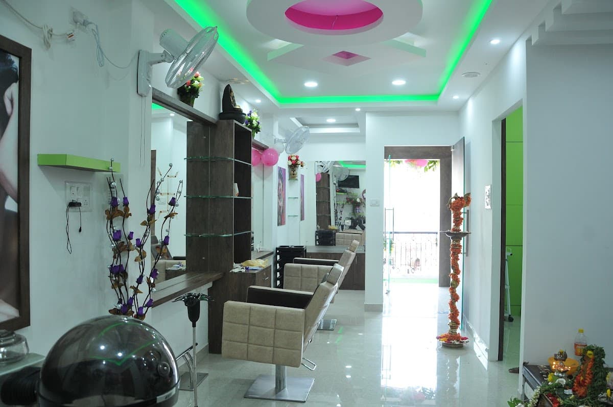 Strawberry salon (Only Ladies)