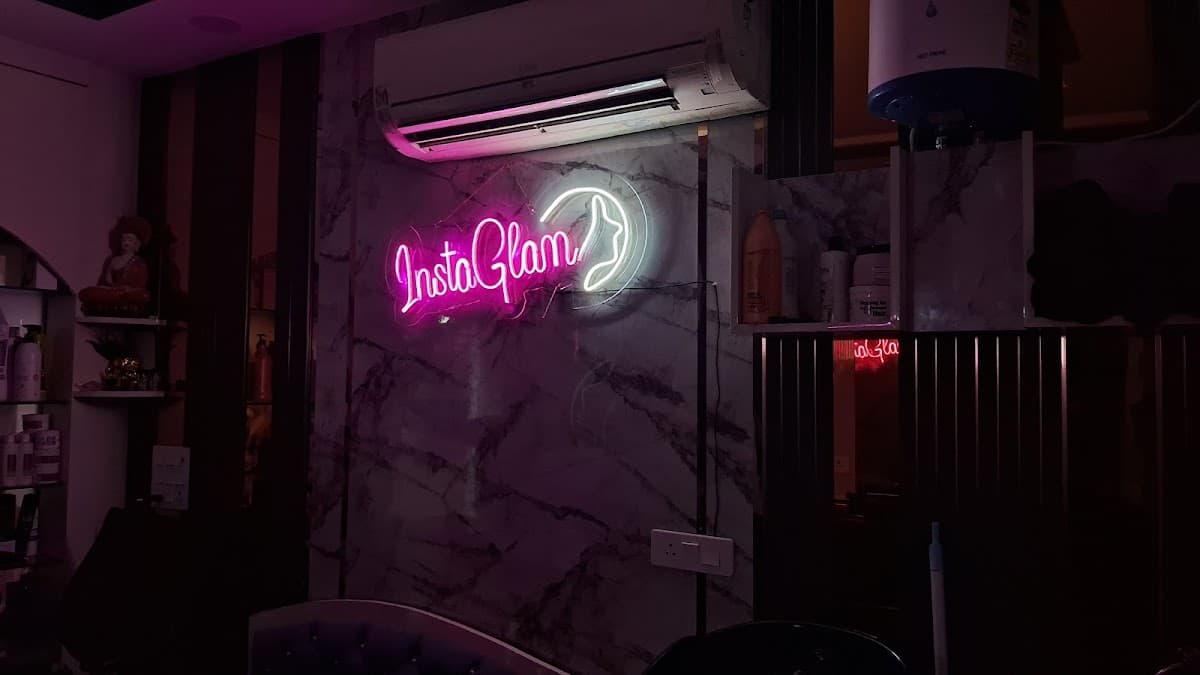INSTAGLAM Salon/Parlour
