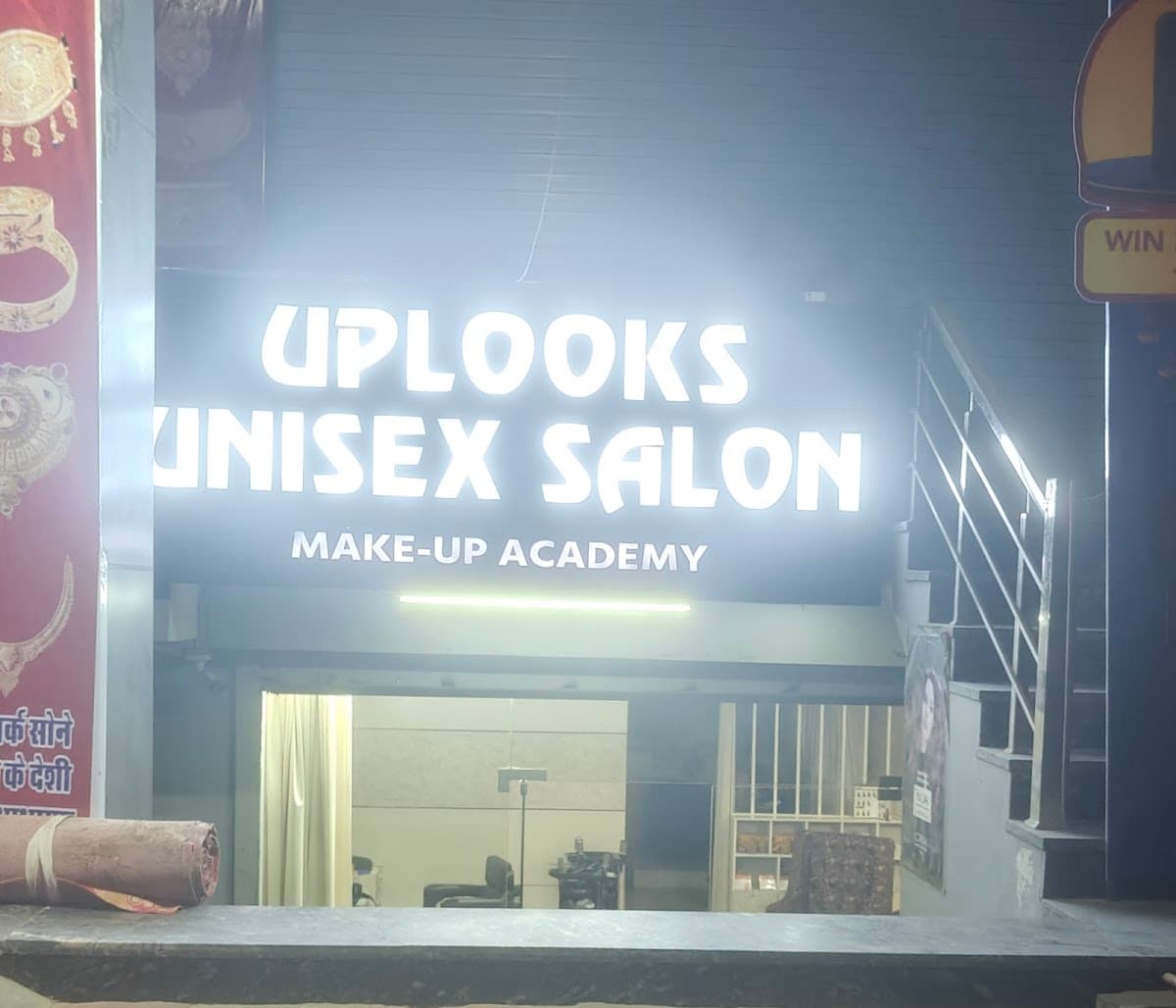 Uplooks Unisex Saloon | Best Salon in Jaipur | Bridal Specialist | Best Makeup Artist