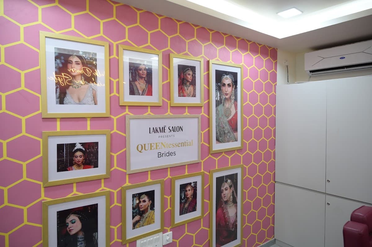 Lakme Salon For Him and Her in 90 Ft Road,Kankarbagh,Patna