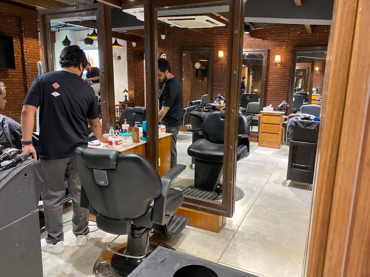 Looks Salon (IDA Hotel)