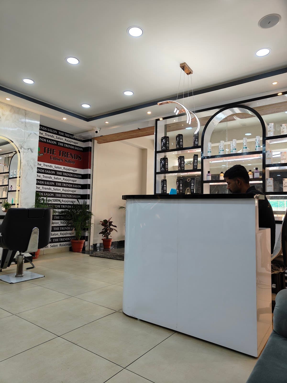 THE TRENDS UNISEX SALON
