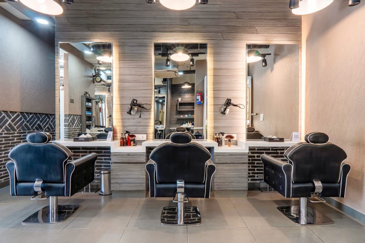 Looks Salon, Sector 46, Noida