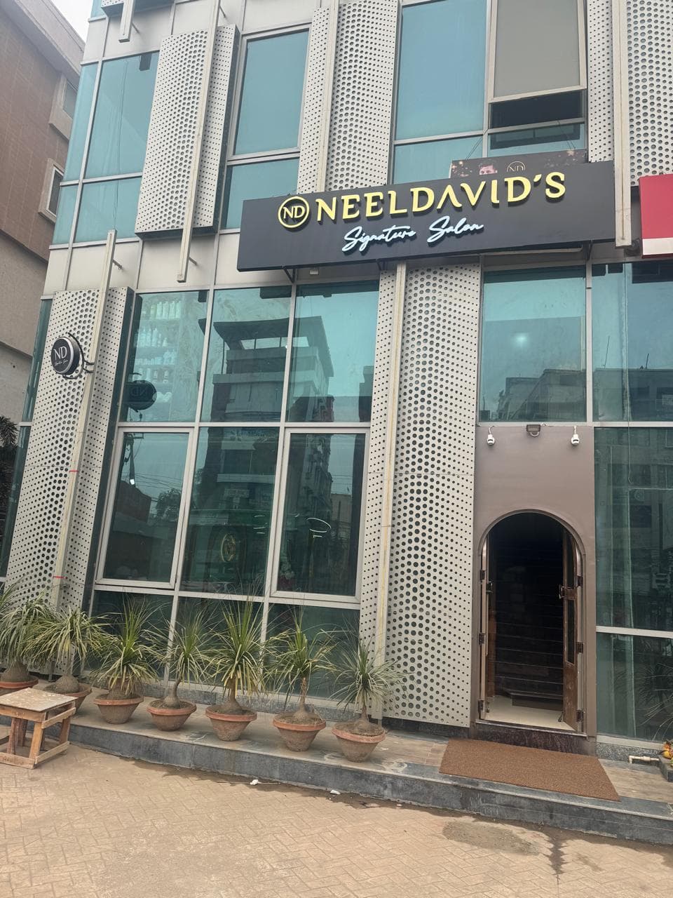 NeelDavid's Signature Unisex Salon Gola Road Patna