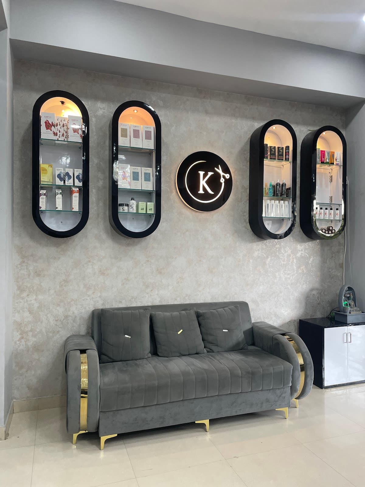 Kamya 's Unisex Salon