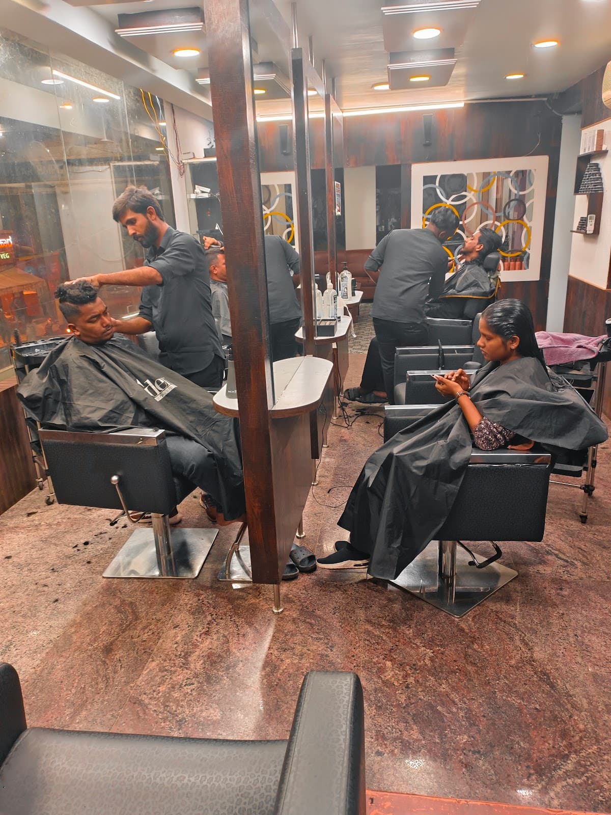 BRIGHT LOOK UNISEX SALON