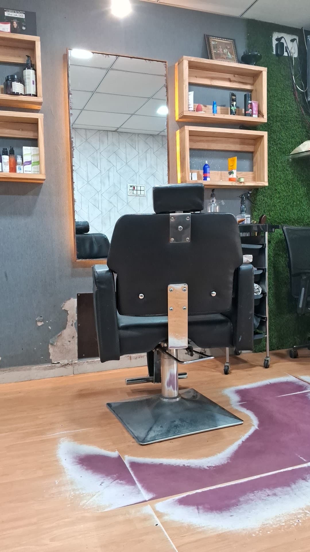 THE MARVEL HAIR SALON | Best Hair Saloon in Surat