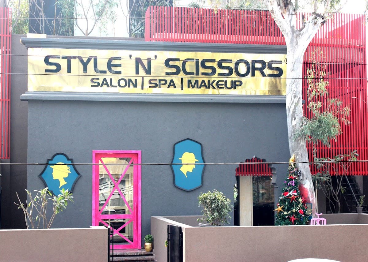Style 'n' Scissors