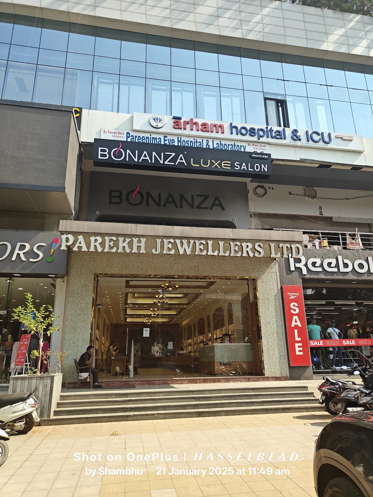 Bonanza Luxe Premium Salon Adajan Surat