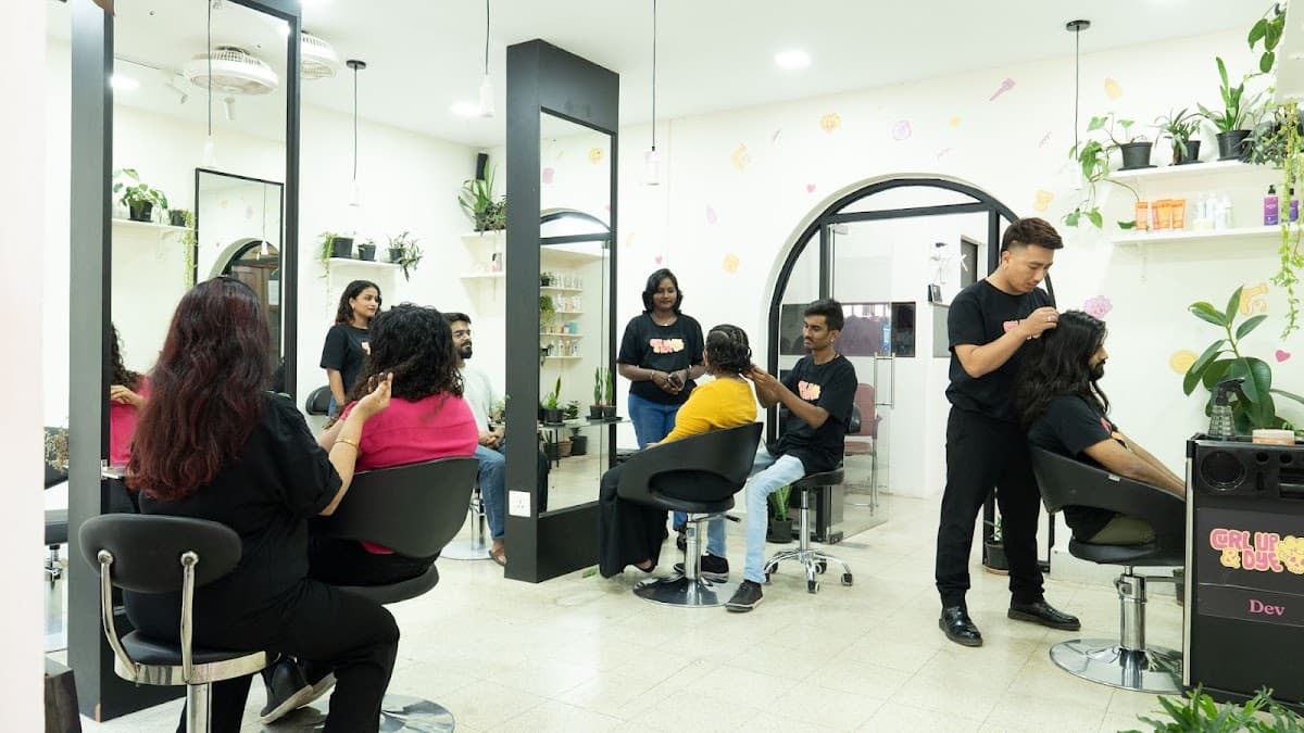 Curl Up and Dye Hair Studio