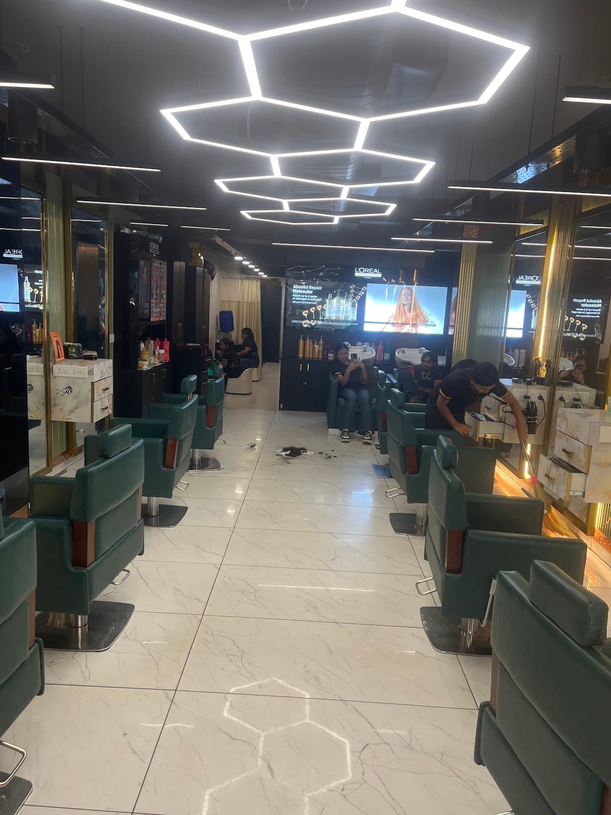 Profile The Chain of Salons- Ramamurthy Nagar