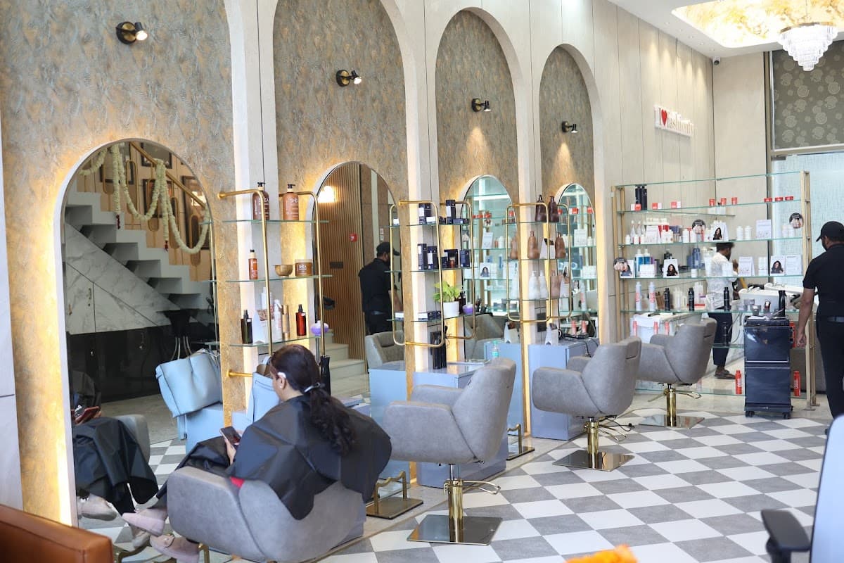 Madonna Salon - Noida Sec 32