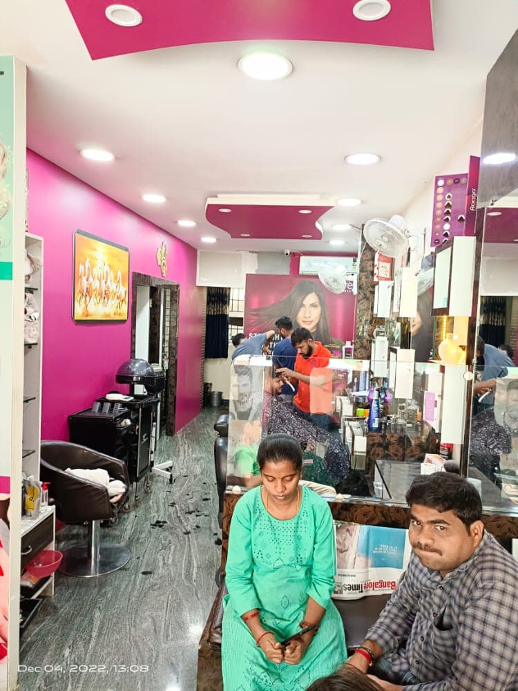 GLOW WELL FAMILY SALON
