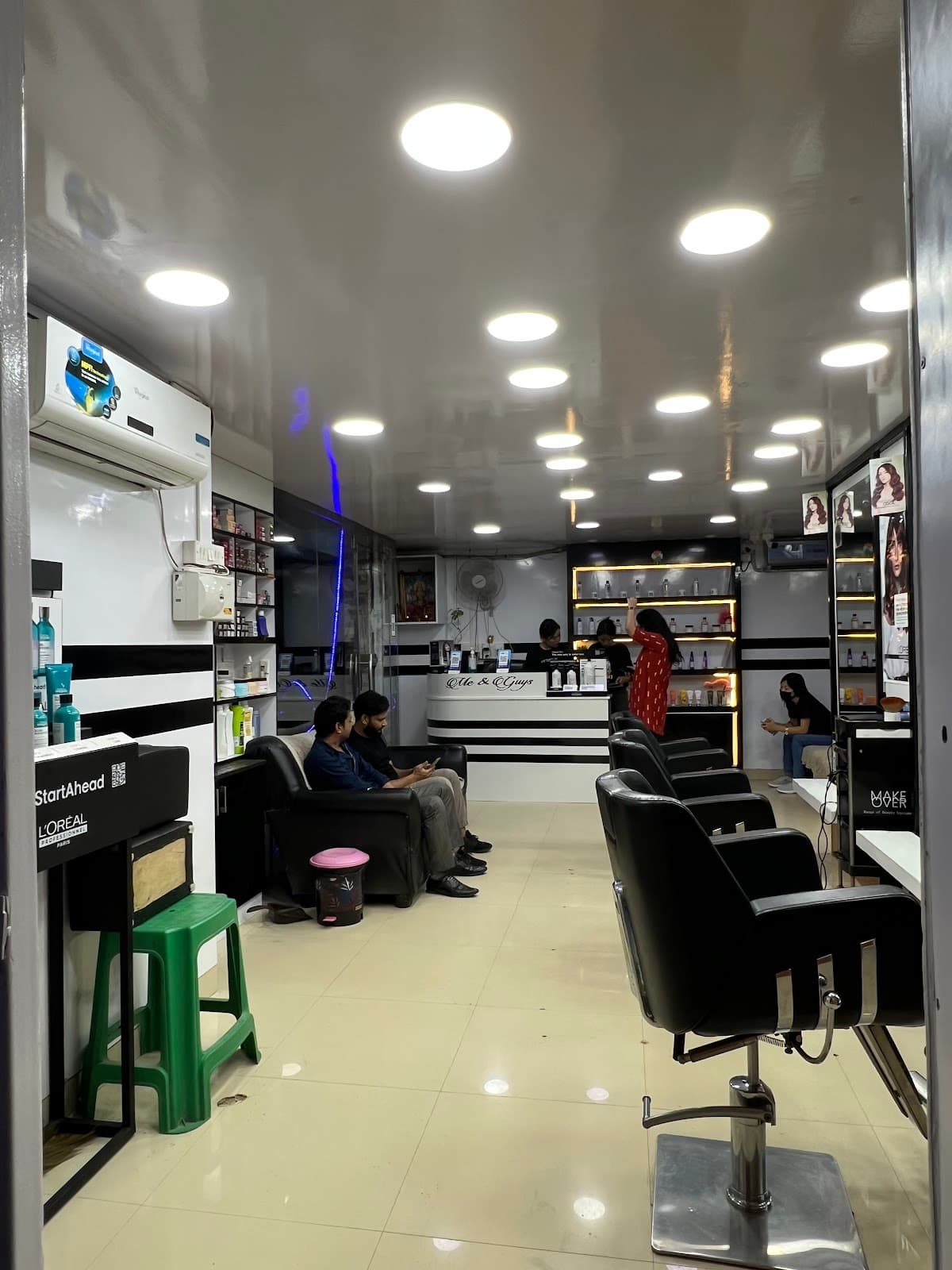 Me & Guys Unisex saloon