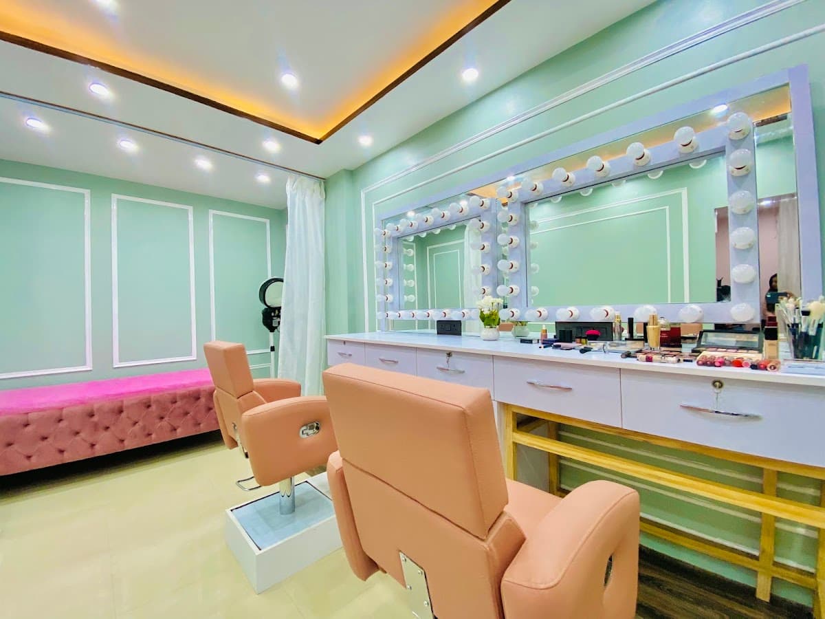 Millennial unisex salon