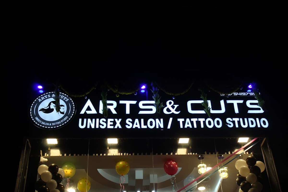 ARTS & CUTS FAMILY SALON